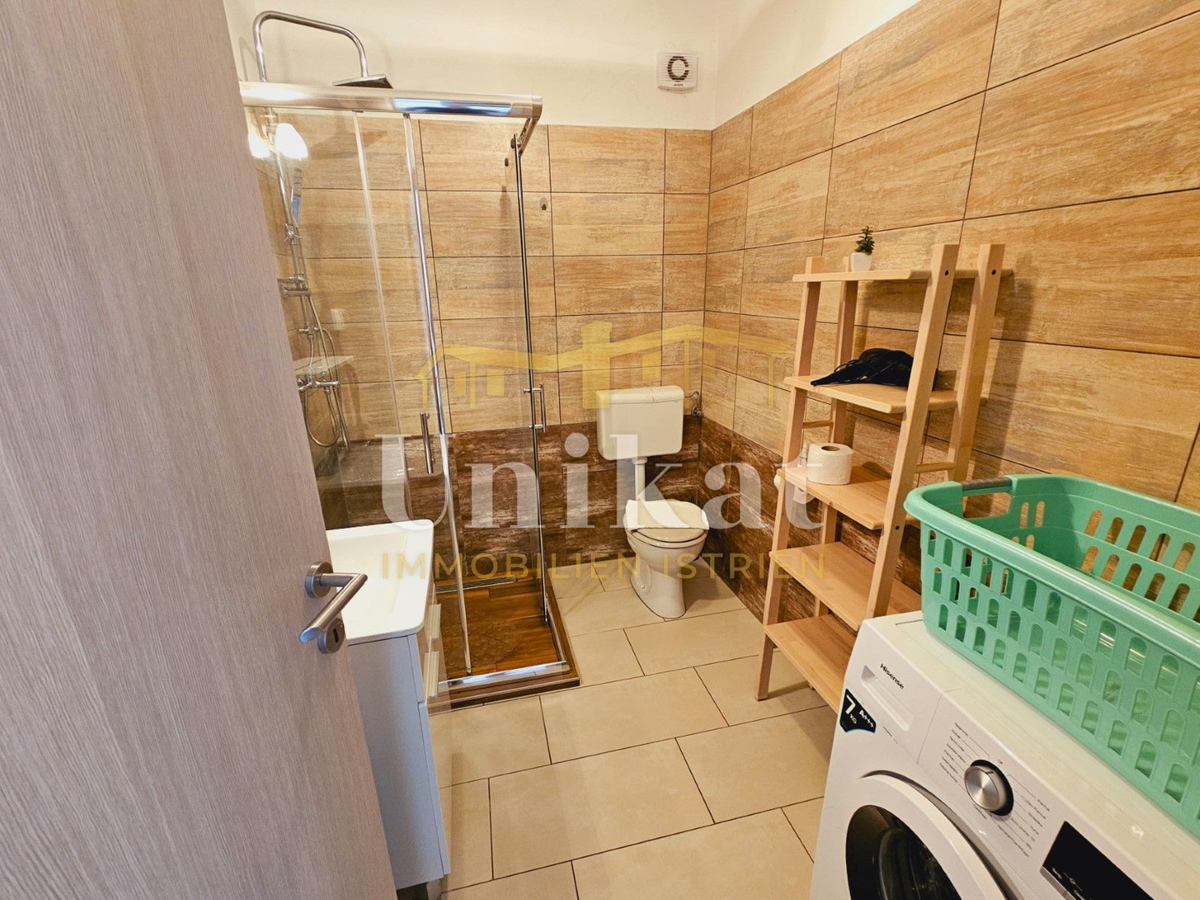 Tenuta con casa in pietra ristrutturata, giardino e piscina